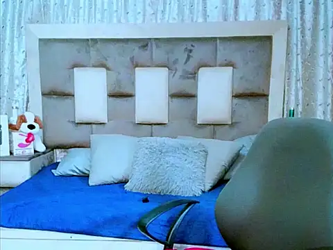 Snapshot of indiantopaz694u chatting on March 15, 10:35 am indiantopaz694u online show from March 15, 10:35 am