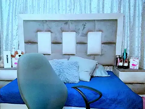 Snapshot of indiantopaz694u chatting on March 17, 7:35 am indiantopaz694u online show from March 17, 7:35 am