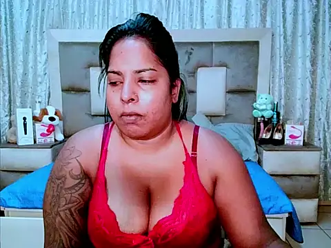 Snapshot of indiantopaz694u chatting on March 19, 3:52 am indiantopaz694u online show from March 19, 3:52 am