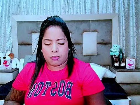 Snapshot of indiantopaz694u chatting on March 21, 8:17 am indiantopaz694u online show from March 21, 8:17 am