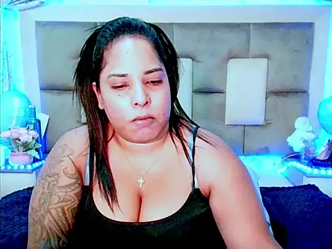 Snapshot of indiantopaz694u chatting on October 3, 4:09 am indiantopaz694u online show from October 3, 4:09 am