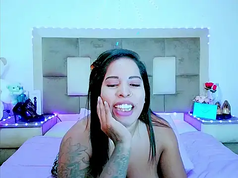 indiantopaz694u online show from April 28, 4:34 pm