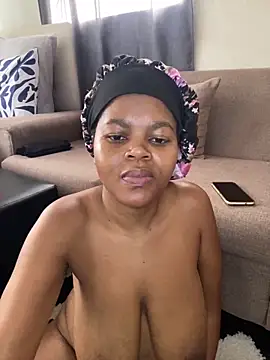 Snapshot of _DollFace_ chatting on March 6, 10:01 am DollFace online show from March 6, 10:01 am