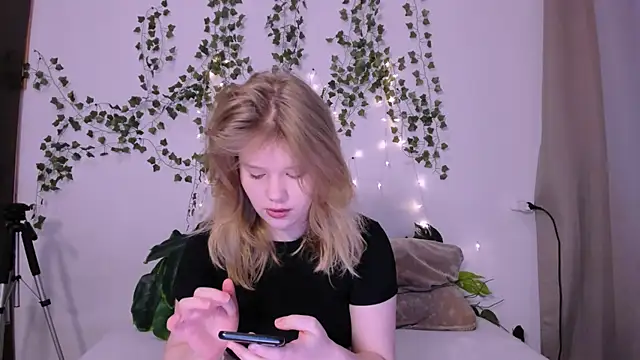 LaseyMoon online show from March 14, 1:16 am