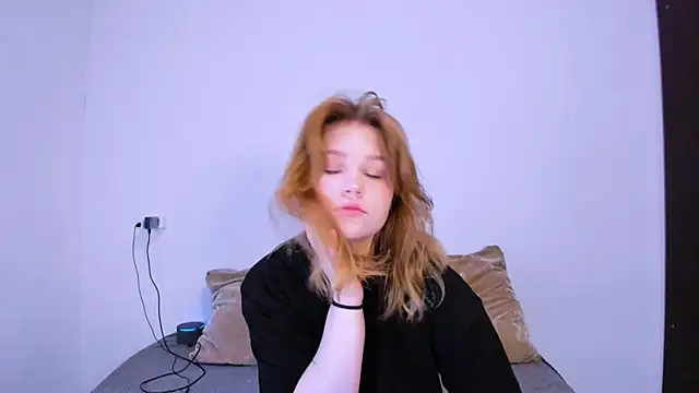 LaseyMoon online show from November 2, 10:45 pm