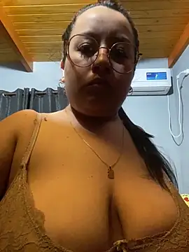 Snapshot of gordatetona_69 chatting on April 1, 2:34 am gordatetona 69 online show from April 1, 2:34 am