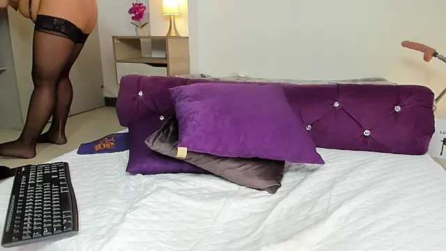 Snapshot of MontserratMarie chatting on March 10, 7:18 pm MontserratMarie online show from March 10, 7:18 pm