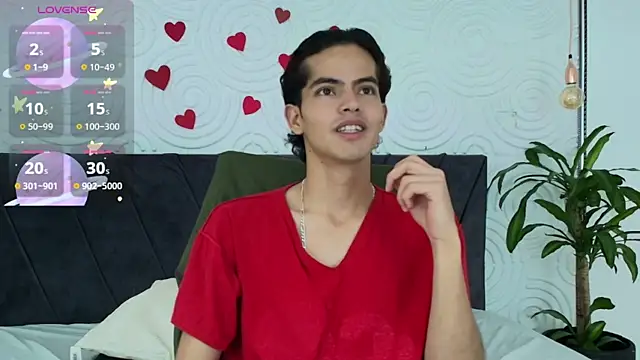 Snapshot of Maximoherrera_16 chatting on April 16, 1:34 pm Maximoherrera 16 online show from April 16, 1:34 pm