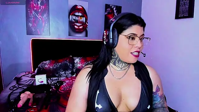 Snapshot of Veronika_metal chatting on April 14, 9:54 pm Veronika metal online show from April 14, 9:54 pm