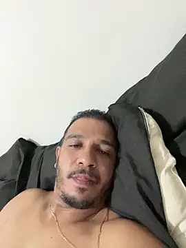 Snapshot of Lindp190194 chatting on December 22, 12:07 am Lindp190194 online show from December 22, 12:07 am