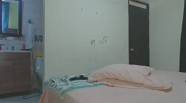 roxanasexy2025 online show from March 12, 3:51 pm