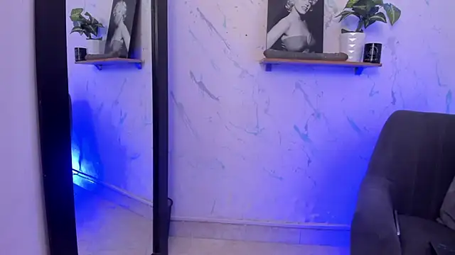 Snapshot of mely_maxyn chatting on March 20, 7:57 pm mely maxyn online show from March 20, 7:57 pm