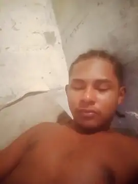 Snapshot of David09105 chatting on February 18, 7:59 am David09105 online show from February 18, 7:59 am