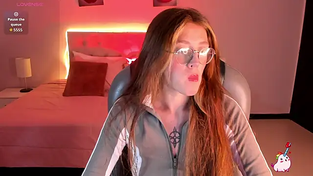 Emily Warren  online show from February 20, 8:20 pm