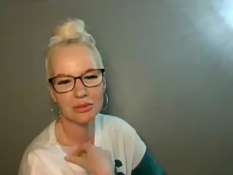 Blonde-Grace online show from September 19, 1:18 am
