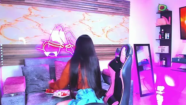 Snapshot of Cloe_roouse chatting on April 19, 2:05 pm Cloe roouse online show from April 19, 2:05 pm