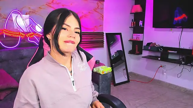 Snapshot of Cloe_roouse chatting on May 31, 1:47 am Cloe roouse online show from May 31, 1:47 am