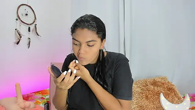 Snapshot of Melodymoore_ chatting on April 21, 8:23 pm Melodymoore online show from April 21, 8:23 pm