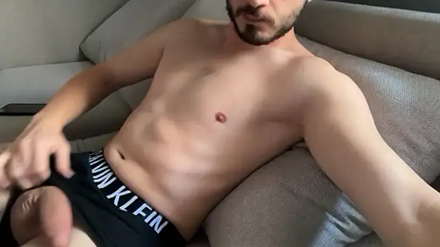 Snapshot of alfonso135 chatting on November 26, 11:33 am alfonso135 online show from November 26, 11:33 am