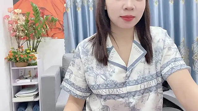 Snapshot of shishi_101 chatting on September 15, 12:43 am shishi 101 online show from September 15, 12:43 am