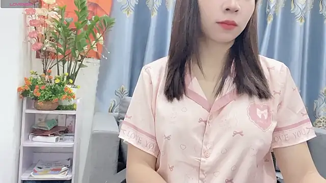 Snapshot of shishi_101 chatting on October 1, 1:00 am shishi 101 online show from October 1, 1:00 am