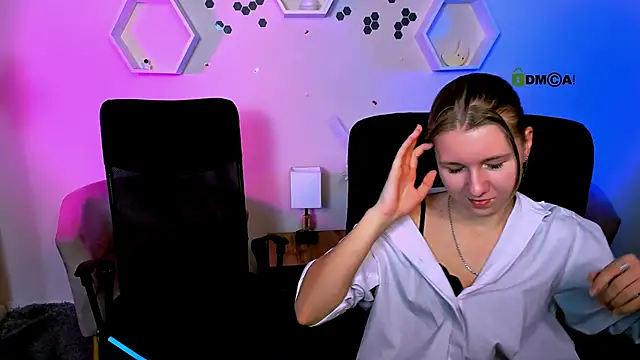 doll vey online show from November 20, 9:25 pm