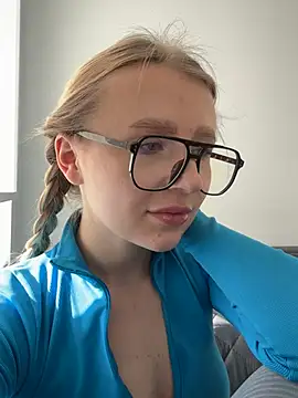 Snapshot of EvaBrooklyn chatting on February 27, 12:13 pm EvaBrooklyn online show from February 27, 12:13 pm