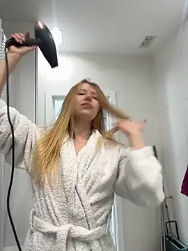 Snapshot of EvaBrooklyn chatting on February 28, 9:36 am EvaBrooklyn online show from February 28, 9:36 am