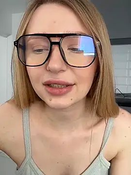 Snapshot of EvaBrooklyn chatting on March 8, 9:50 am EvaBrooklyn online show from March 8, 9:50 am