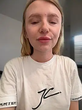 Snapshot of EvaBrooklyn chatting on March 13, 3:33 am EvaBrooklyn online show from March 13, 3:33 am