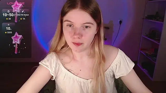 Snapshot of Strawberry_juli chatting on May 1, 11:59 am Strawberry juli online show from May 1, 11:59 am
