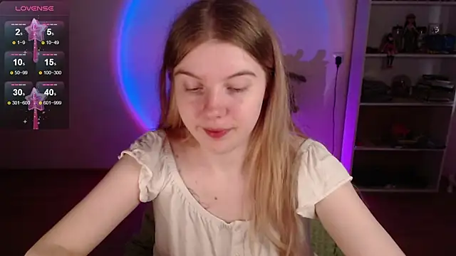 Snapshot of Strawberry_juli chatting on May 7, 10:42 am Strawberry juli online show from May 7, 10:42 am