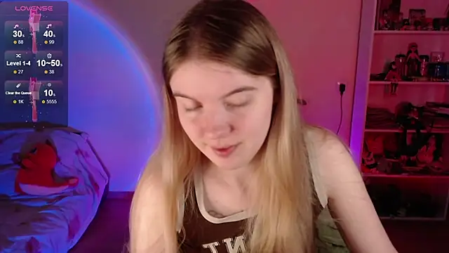 Snapshot of Strawberry_juli chatting on May 19, 5:36 am Strawberry juli online show from May 19, 5:36 am