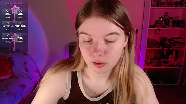 Snapshot of Strawberry_juli chatting on May 20, 3:13 am Strawberry juli online show from May 20, 3:13 am