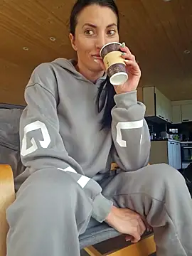 Snapshot of zoeylarkens chatting on October 5, 1:09 pm zoeylarkens online show from October 5, 1:09 pm