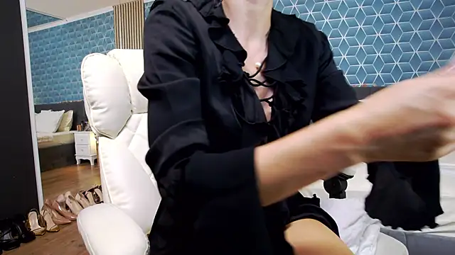 Snapshot of zoeylarkens chatting on October 14, 4:19 pm zoeylarkens online show from October 14, 4:19 pm