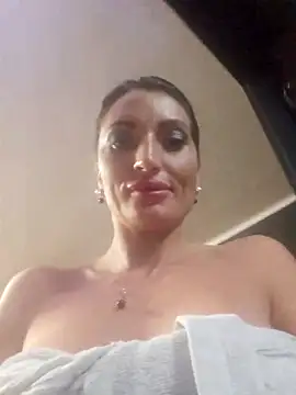 Snapshot of zoeylarkens chatting on October 27, 4:16 am zoeylarkens online show from October 27, 4:16 am