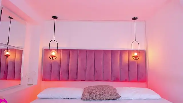 Snapshot of Haily_b chatting on November 11, 7:47 pm Haily b online show from November 11, 7:47 pm