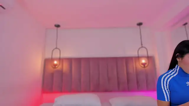 Snapshot of Haily_b chatting on December 18, 8:04 pm Haily b online show from December 18, 8:04 pm