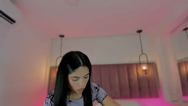 Snapshot of Haily_b chatting on January 13, 8:14 pm Haily b online show from January 13, 8:14 pm