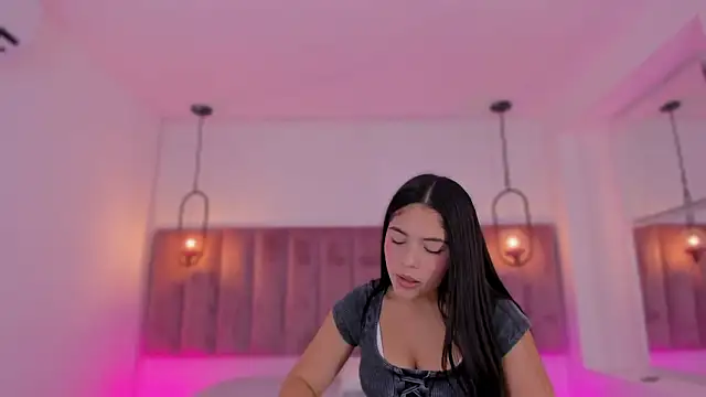 Snapshot of Haily_b chatting on February 3, 8:36 pm Haily b online show from February 3, 8:36 pm