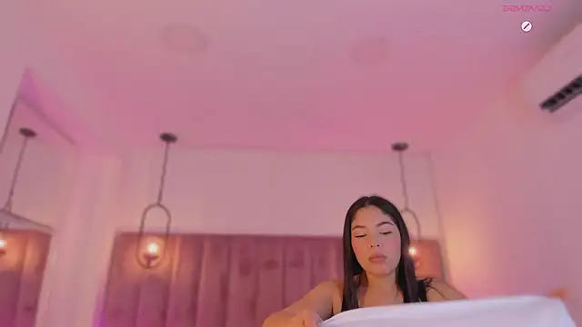 Snapshot of Haily_b chatting on February 9, 8:02 pm Haily b online show from February 9, 8:02 pm