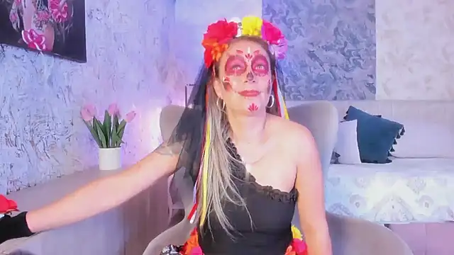 Liannaa  online show from October 29, 7:37 pm