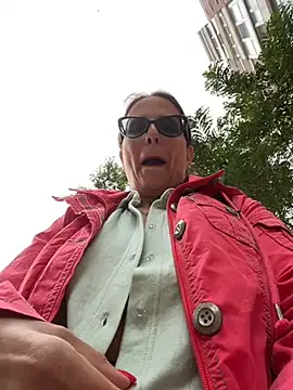 NataKitten online show from October 6, 6:33 am