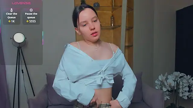 Snapshot of EdinaCordner chatting on October 1, 10:10 am EdinaCordner online show from October 1, 10:10 am