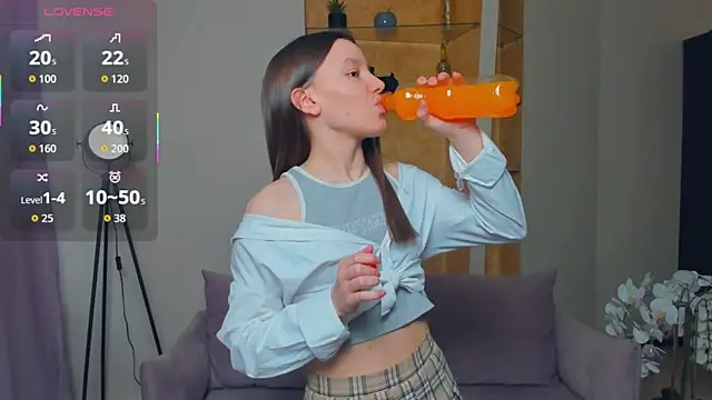 Snapshot of EdinaCordner chatting on October 5, 11:52 am EdinaCordner online show from October 5, 11:52 am