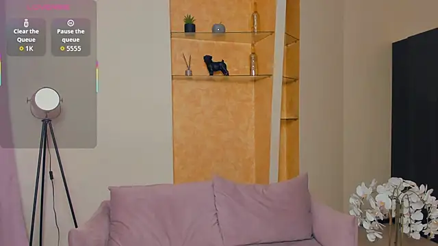 Snapshot of EdinaCordner chatting on October 17, 10:18 am EdinaCordner online show from October 17, 10:18 am