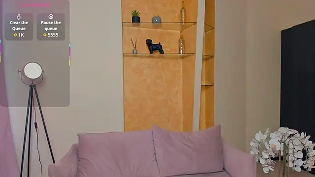 Snapshot of EdinaCordner chatting on October 18, 11:11 am EdinaCordner online show from October 18, 11:11 am