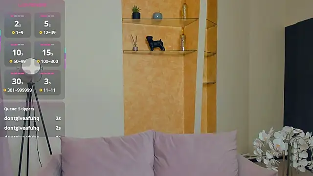 Snapshot of EdinaCordner chatting on October 25, 11:40 am EdinaCordner online show from October 25, 11:40 am