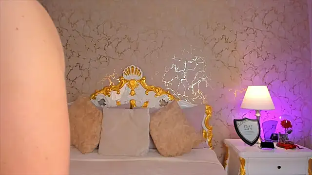 ScarlettWallace online show from October 21, 8:31 pm